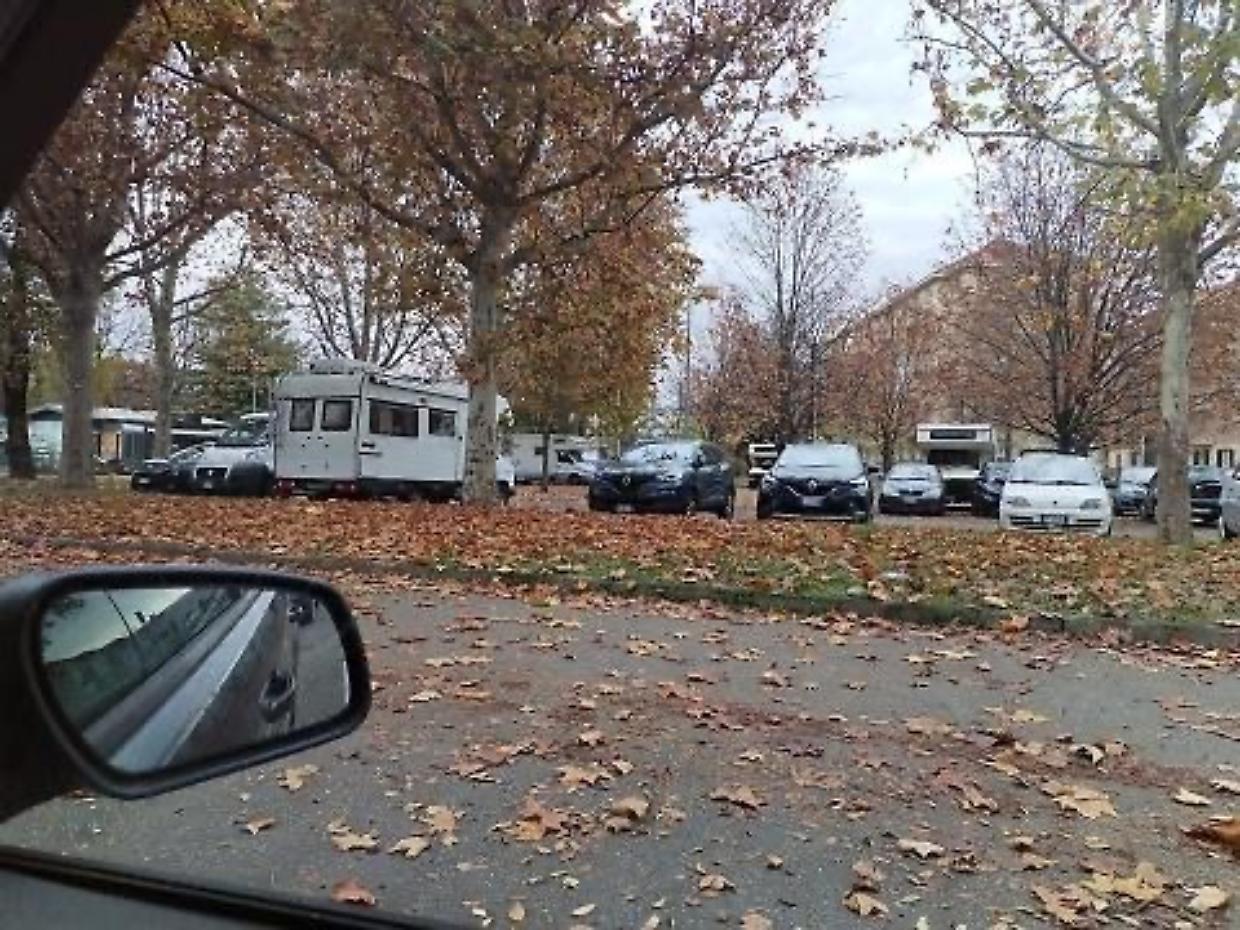 Mirafiori, via i campi dei nomadi davanti alle case popolari