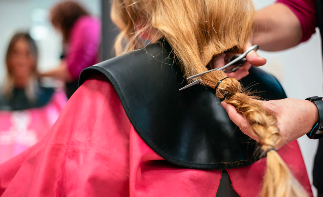 Crans-Montana: la catena di solidariet&agrave; dei capelli donati agli ustionati