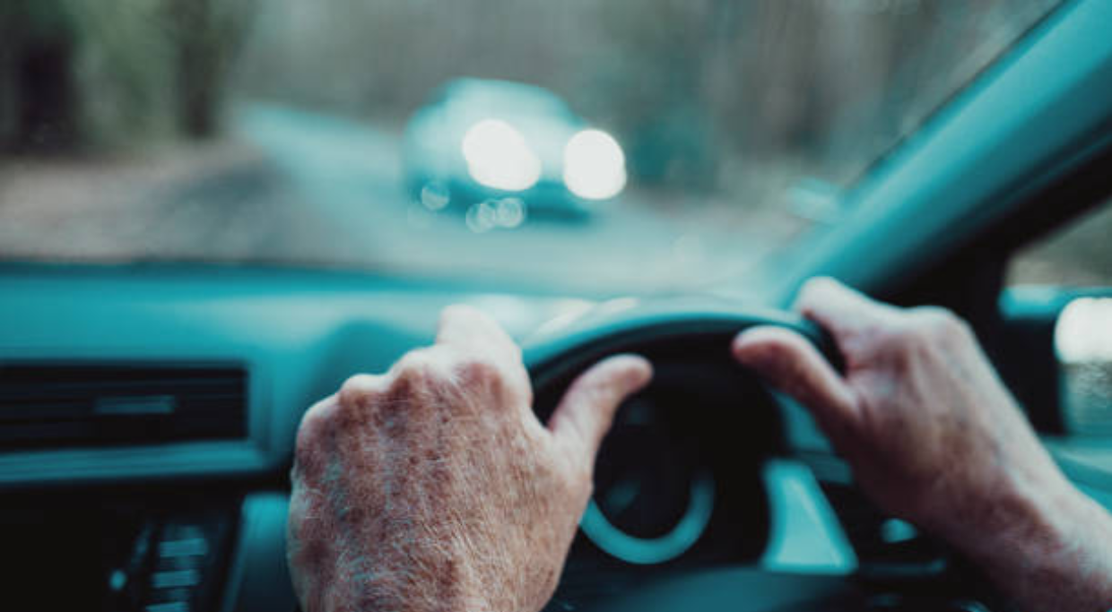 Ivrea, anziano con Alzheimer prende l&rsquo;auto: i carabinieri lo intercettano a Pont-Saint-Martin