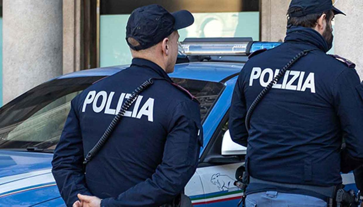 Asti, anziana resta chiusa nel negozio: la Polizia di Stato la fa uscire in sicurezza