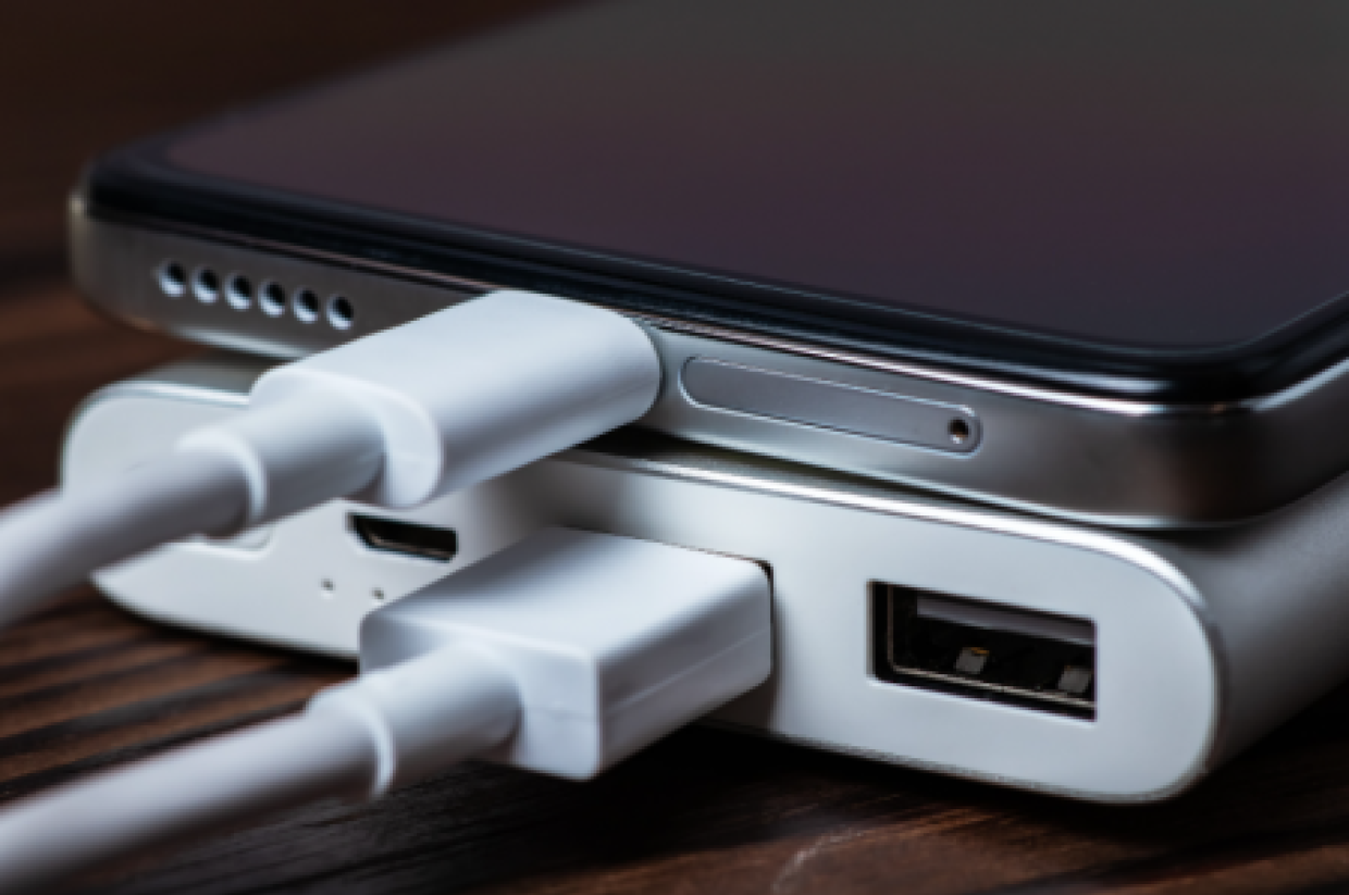 Addio al power bank in volo: nuove regole per i passeggeri