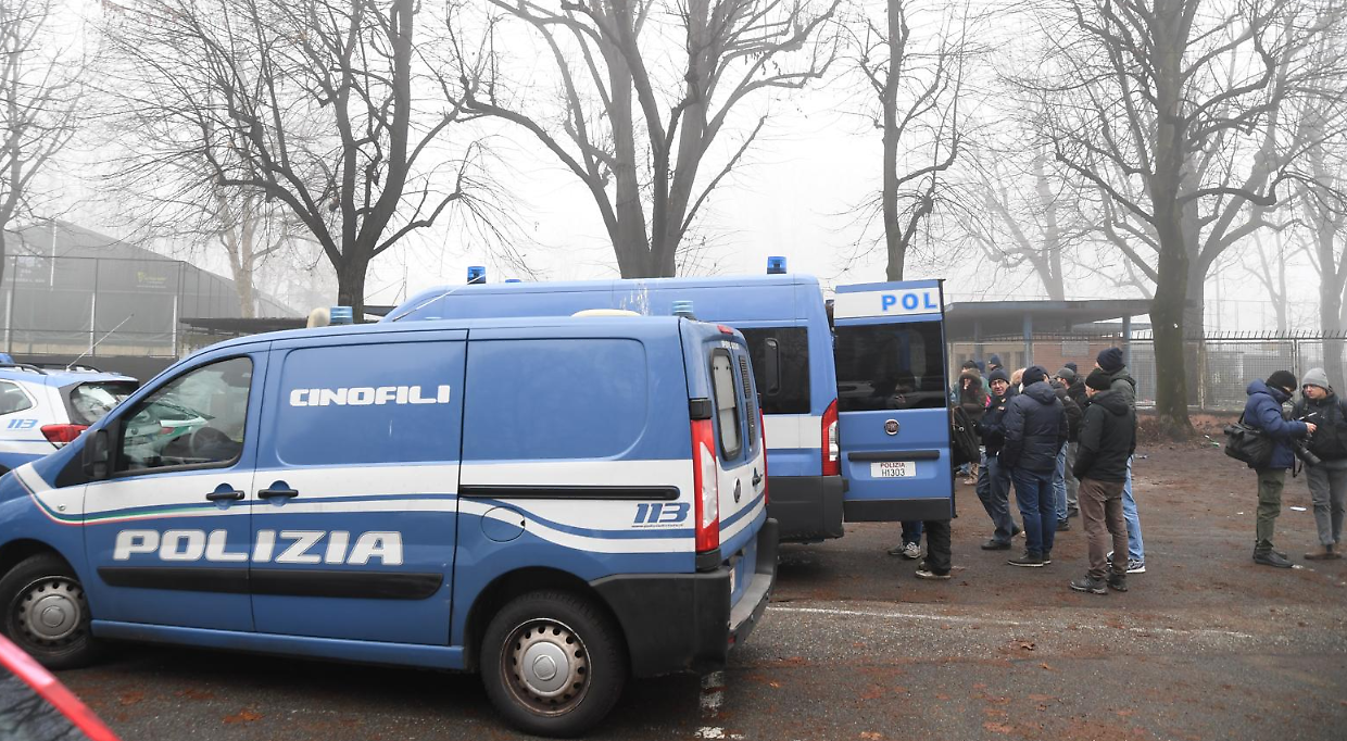 Blitz al Sempione, sgomberati i disperati dal "fortino" del crack