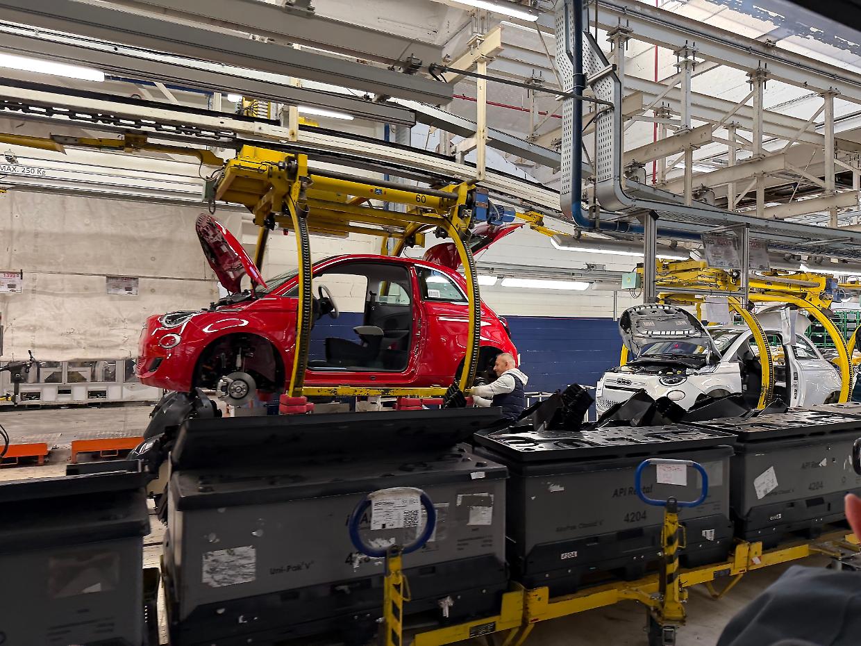 Mirafiori assume, ma i giovani dettano le regole: la tuta blu non vuole la notte