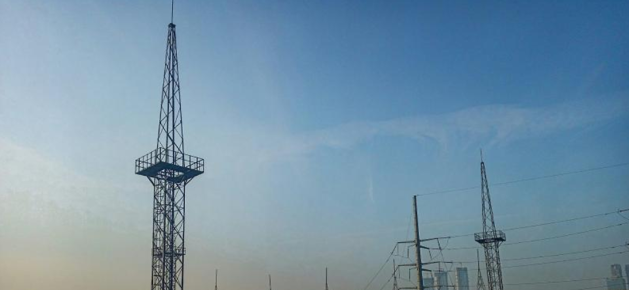 Riva, il traliccio che non trasmette solo segnali: la scommessa dell&rsquo;idrogeno per tenere accese le reti