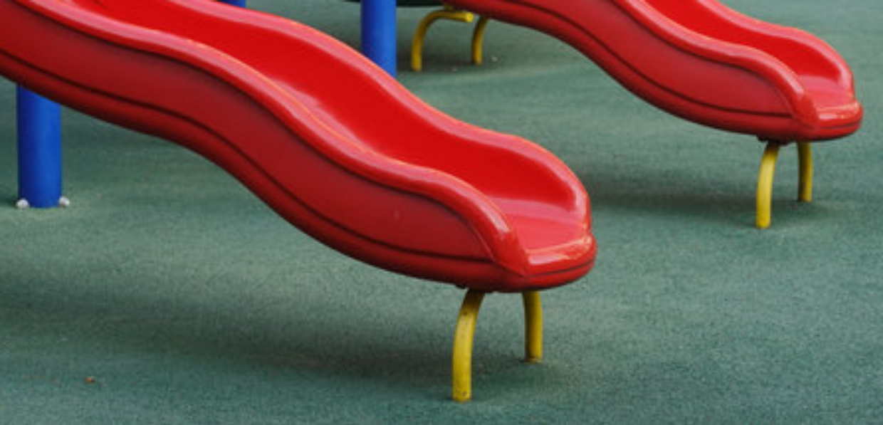 Ozegna riparte dai bambini: un parco giochi inclusivo da 112mila euro per tenere vivo il paese