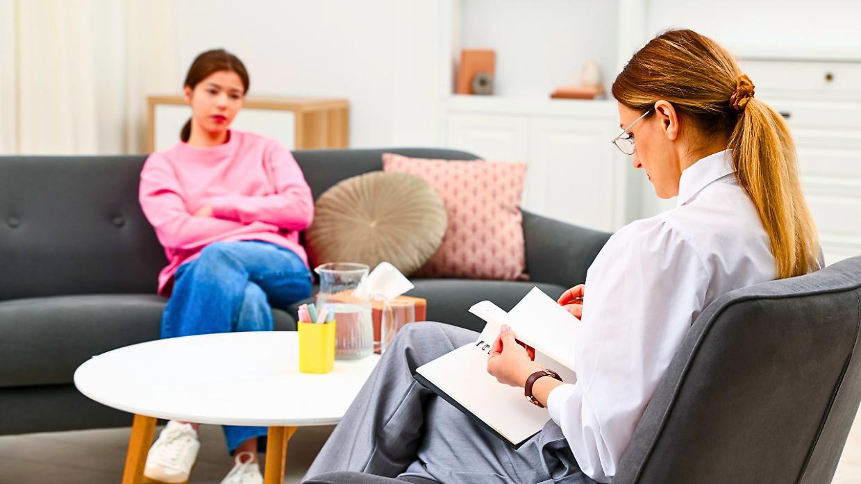 Adolescenti, in 4 anni triplicati i tentativi di suicidio in Piemonte. I medici piemontesi lanciano l'allarme