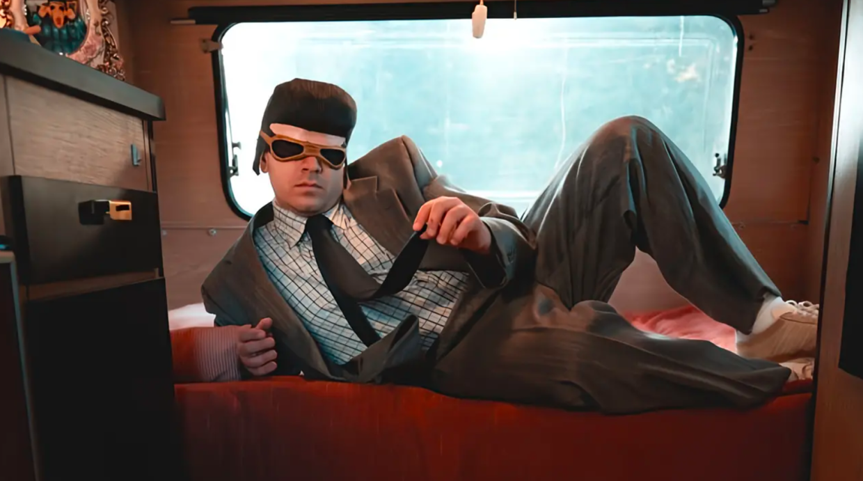 TonyPitony e il FantaSanremo 2026: musica, satira e ironia dietro la sigla ufficiale