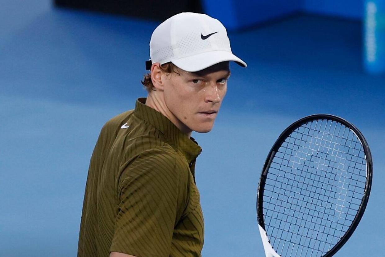 Altra lezione di Jannik Sinner a Ben Shelton e sar&agrave; semifinale contro Novak Djokovic 