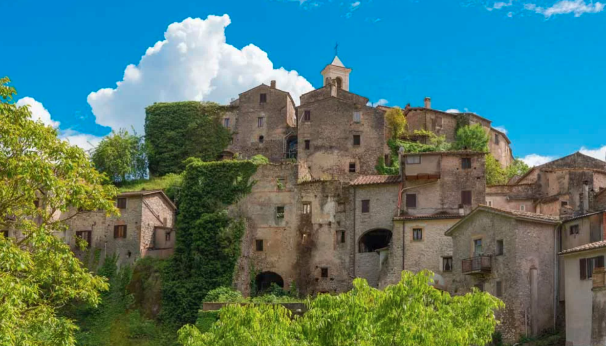 Qual &egrave; il borgo pi&ugrave; antico d&rsquo;Italia? Ha 3.000 anni ed &egrave; menzionato nell'Eneide