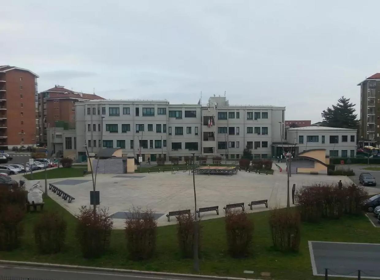 Tensione all&rsquo;Istituto Comprensivo di Borgaro, madre aggredita davanti alla scuola e scoppia il caso bullismo