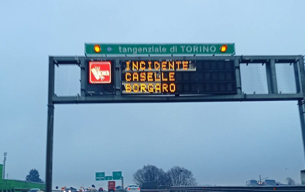 Tangenziale di Torino, l&rsquo;incidente tra Caselle e Borgaro e la &ldquo;normalit&agrave; del blocco&rdquo;: quando la coda diventa sistema