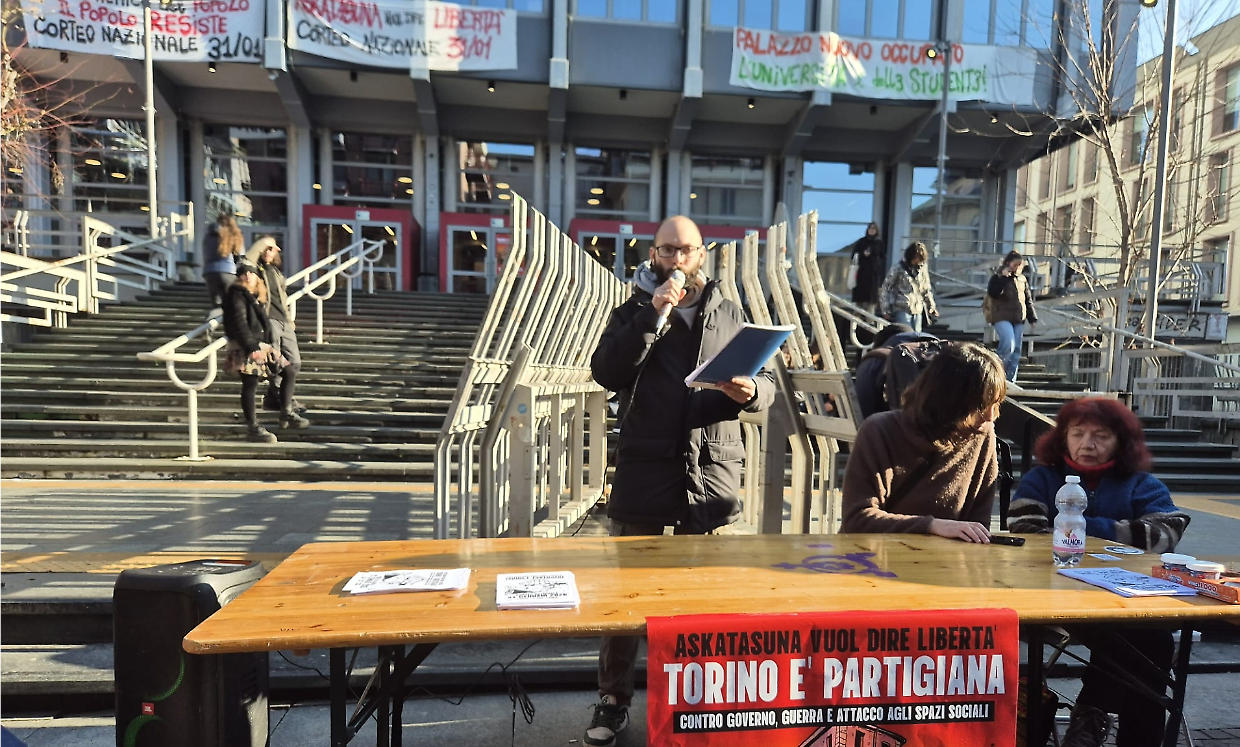 La conferenza stampa davanti a Palazzo Nuovo