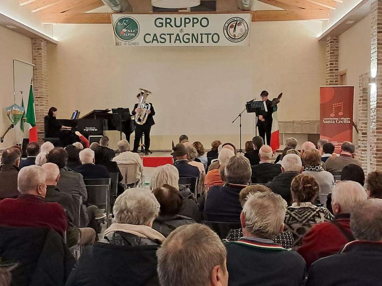 "Terre Armoniche", successo a Castagnito per il tributo alle Penne Nere