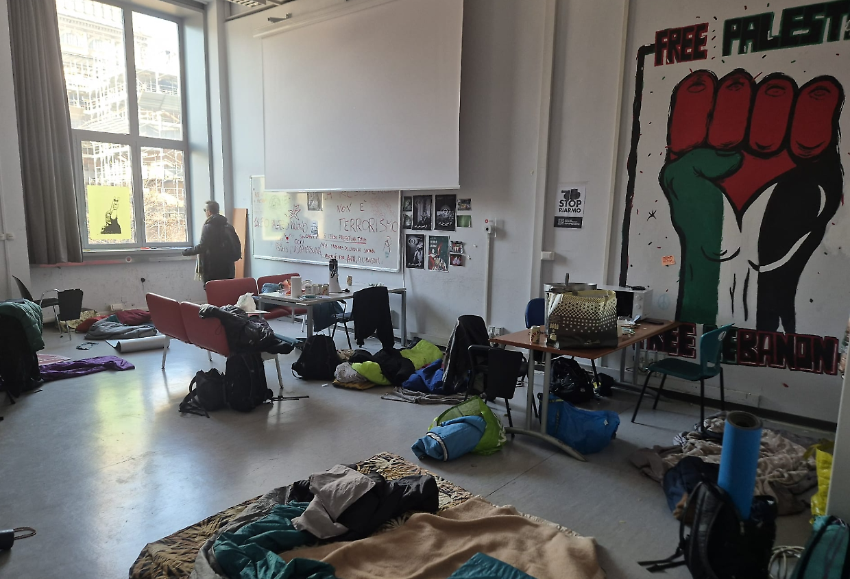 L'aula di Palazzo Nuovo occupata dai collettivi studenteschi