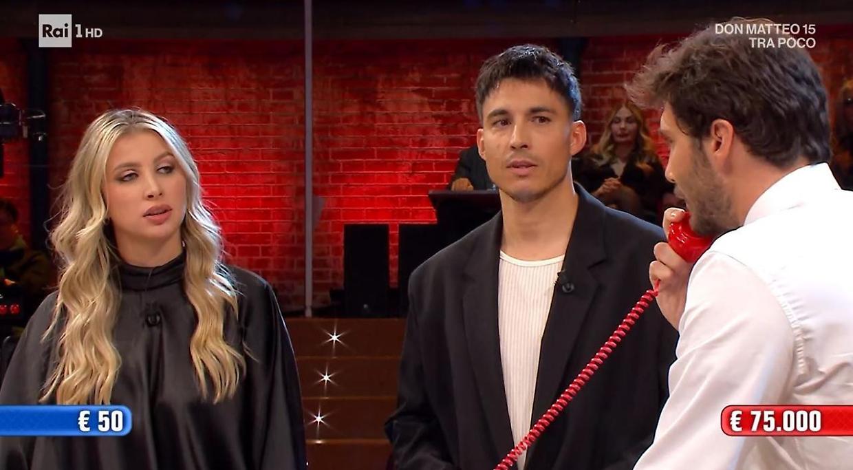 Affari Tuoi, Enrico dall'Emilia Romagna viene chiamato dal Dottore: il numero del nonno nascondeva il premio pi&ugrave; alto