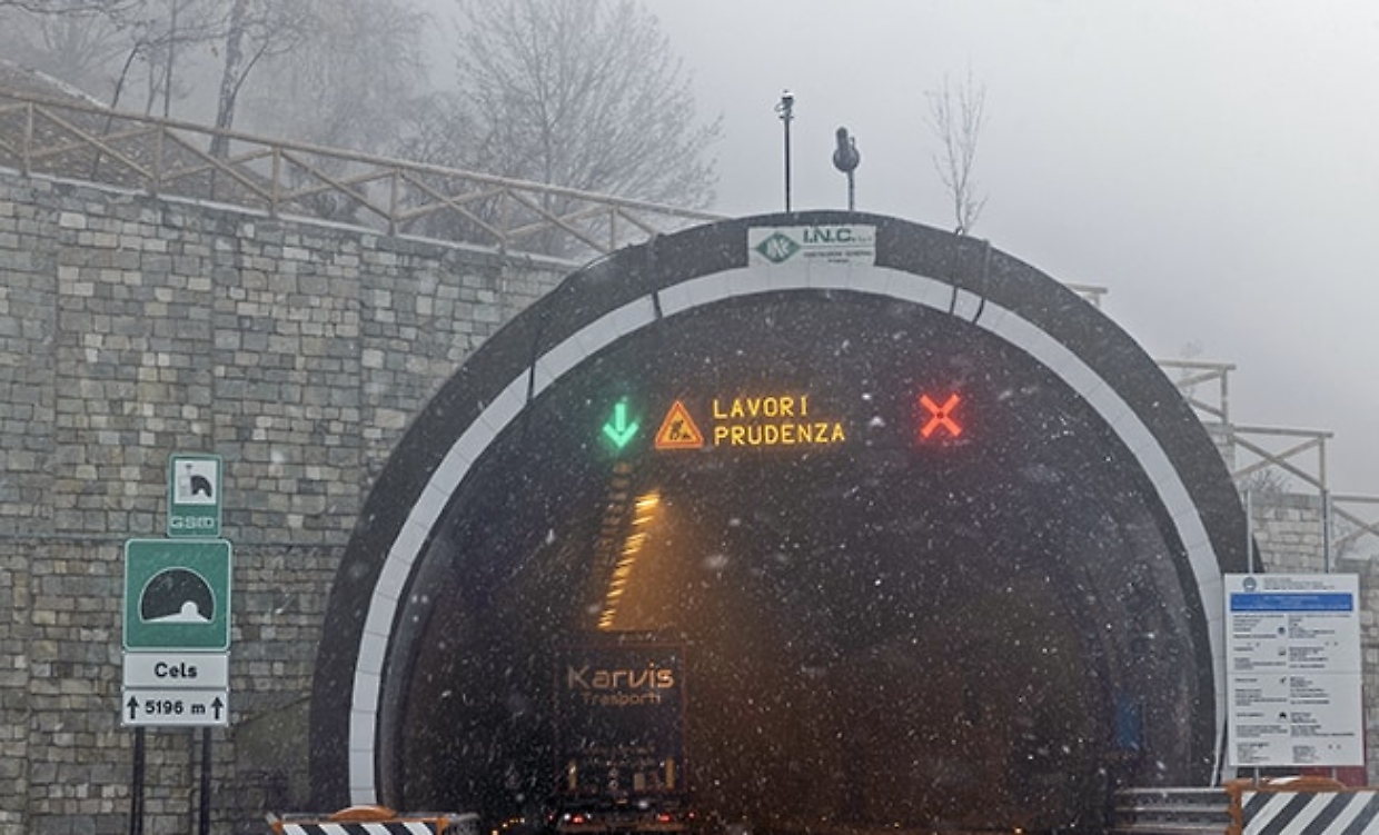 Cantieri nella galleria Cels, A32 chiusa di notte verso Bardonecchia