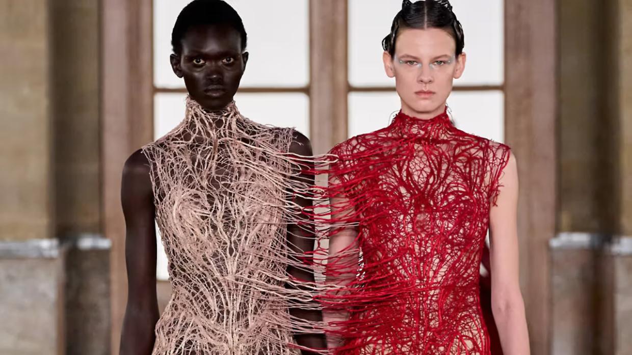 Alta moda come rito: a Parigi la couture si fa memoria, eredit&agrave; e spiritualit&agrave;