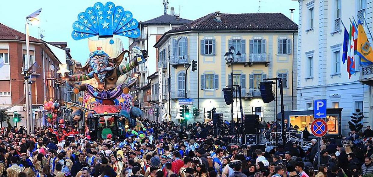 Carnevale di Nichelino, domani la grande sfilata: 11 carri, 2.500 figuranti e i Mamuthones sardi