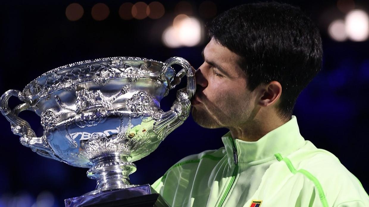 Australian Open, Alcaraz batte Djokovic e vince a Melbourne