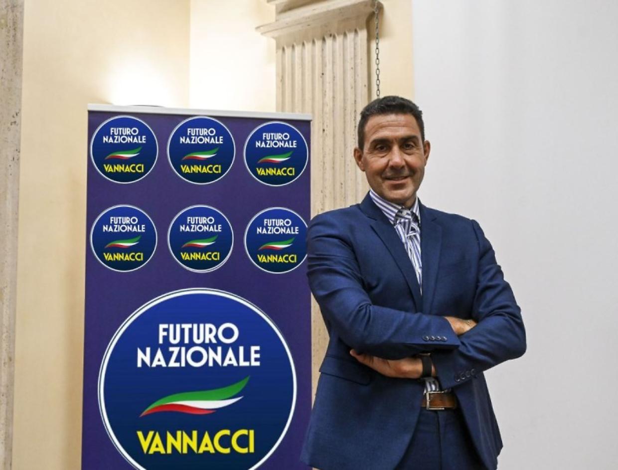 Scontri a Torino, Vannacci: &laquo;I manifestanti pacifici sono complici&raquo;