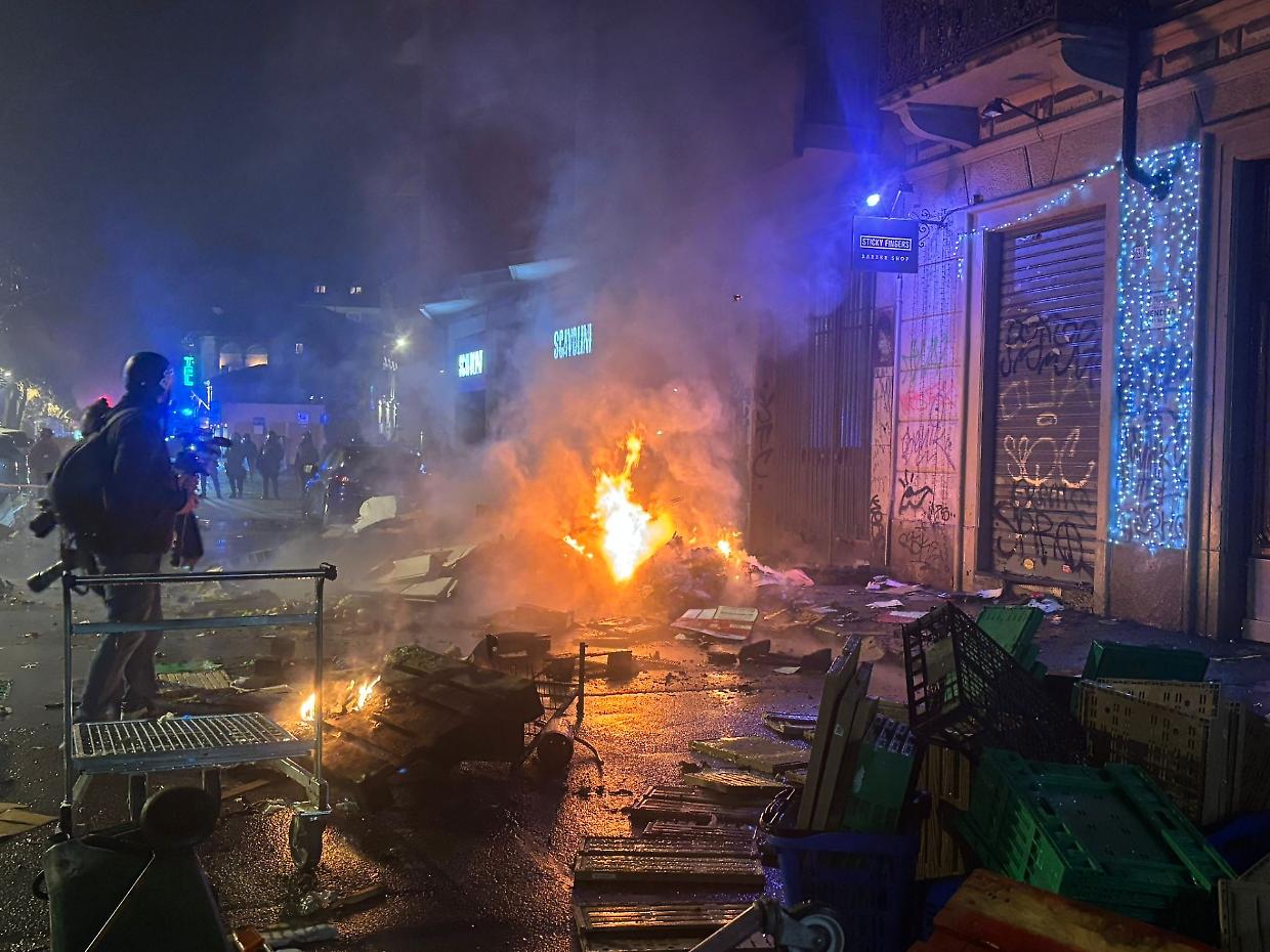 Il bollettino (provvisorio) della guerriglia: 103 feriti