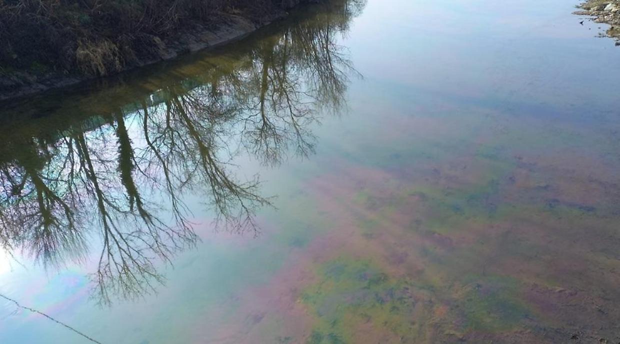 Torrente Chisola, allarme per una scia di sostanze oleose: individuata la fonte a Piossasco