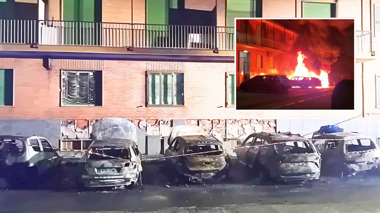 Un incendio distrugge 5 automobili parcheggiate in strada: incidente o piromane?