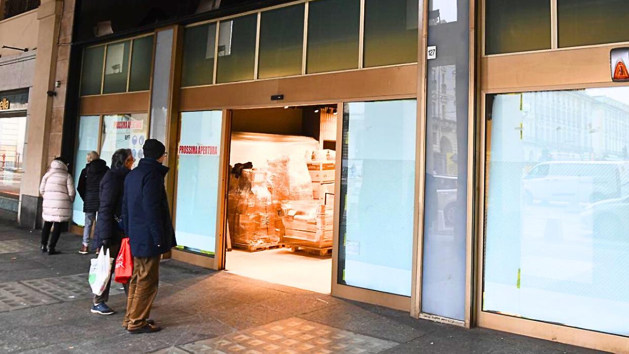 Torino e l'invasione dei supermercati: ora ne arriva uno anche in piazza Castello