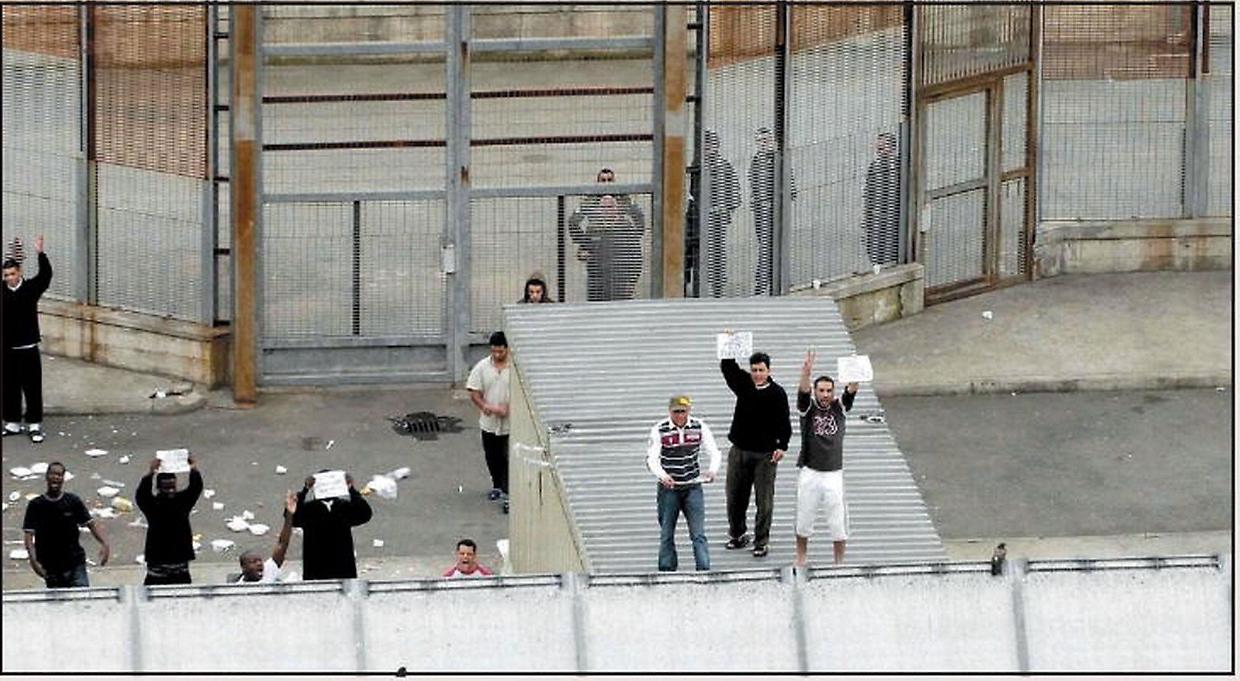 Torino, tre finanzieri feriti durante una rivolta al Cpr 