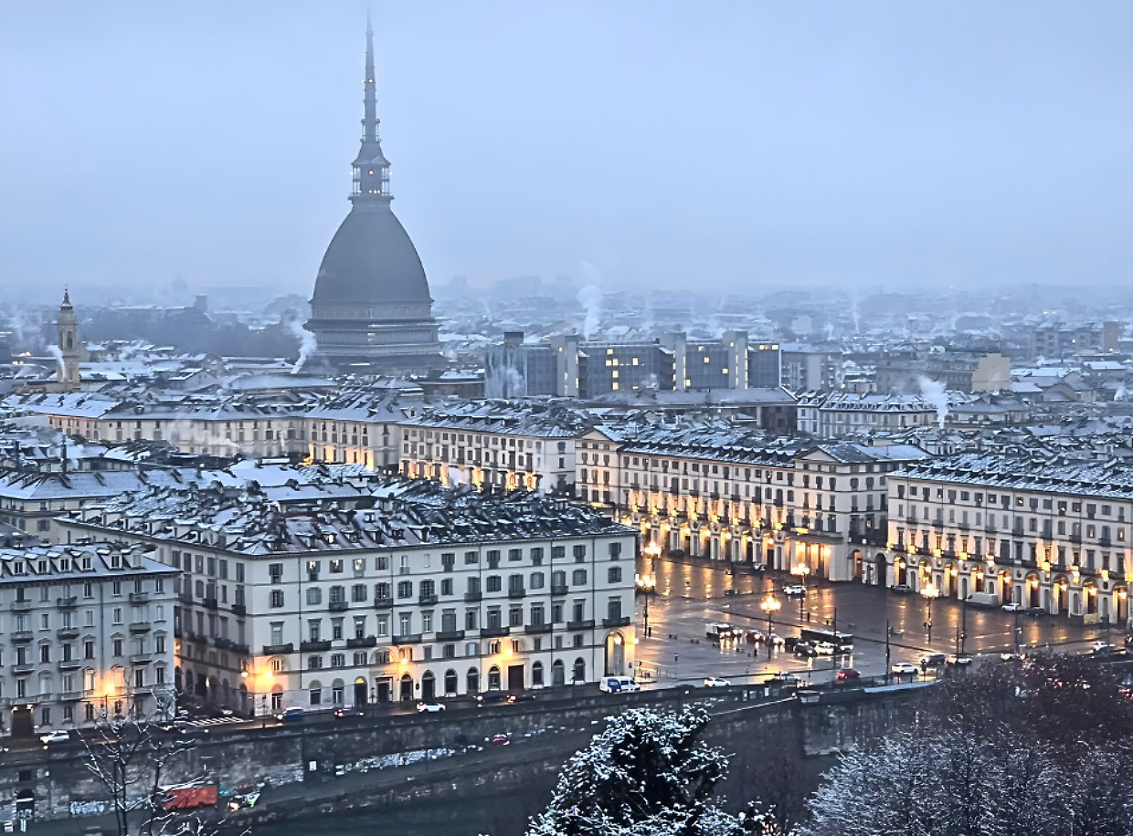 I tetti di Torino imbiancati dalla nevicata (foto Davide Fassino per Andrea Vuolo meteo in Piemonte)