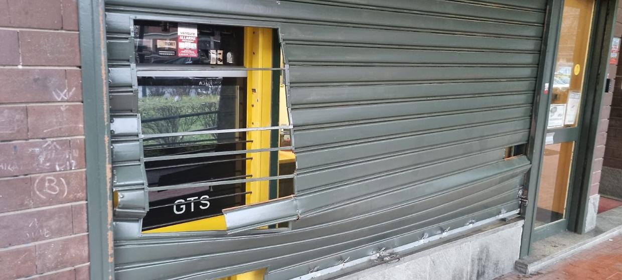 Doppia spaccata nella notte a Mirafiori Sud