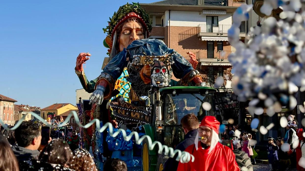 Carri e cuori a Chieri: il 14 febbraio la sfilata di Carnevale incontra San Valentino