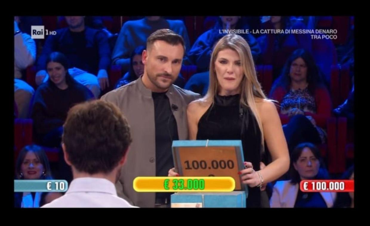 Affari Tuoi, beffa per Lorena: accetta 33mila euro, ma nel pacco c'&egrave; la fortuna