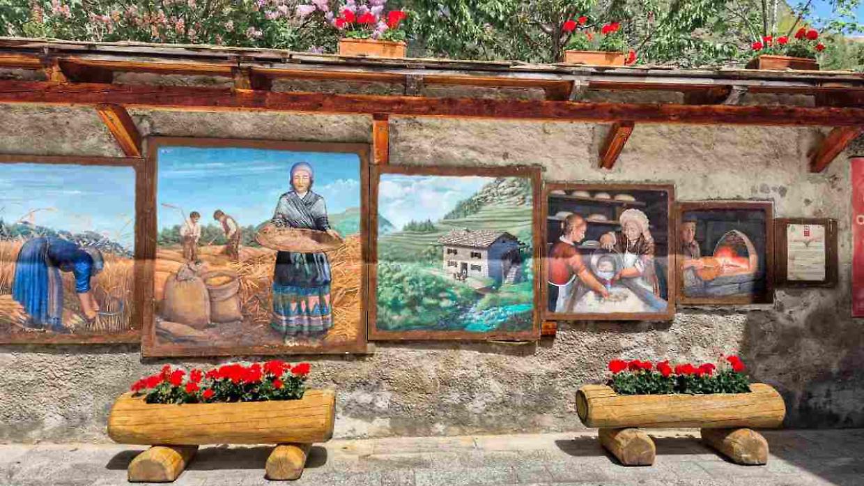 Usseaux, il borgo dove i muri raccontano favole