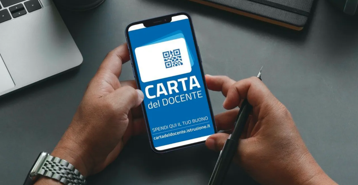 Carta docente 2026 in ritardo: bonus ancora bloccato e importo incerto per gli insegnanti