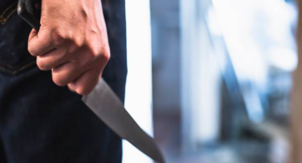 Ciri&eacute;, paura in un bar: uomo con coltello minaccia i titolari, poi la denuncia