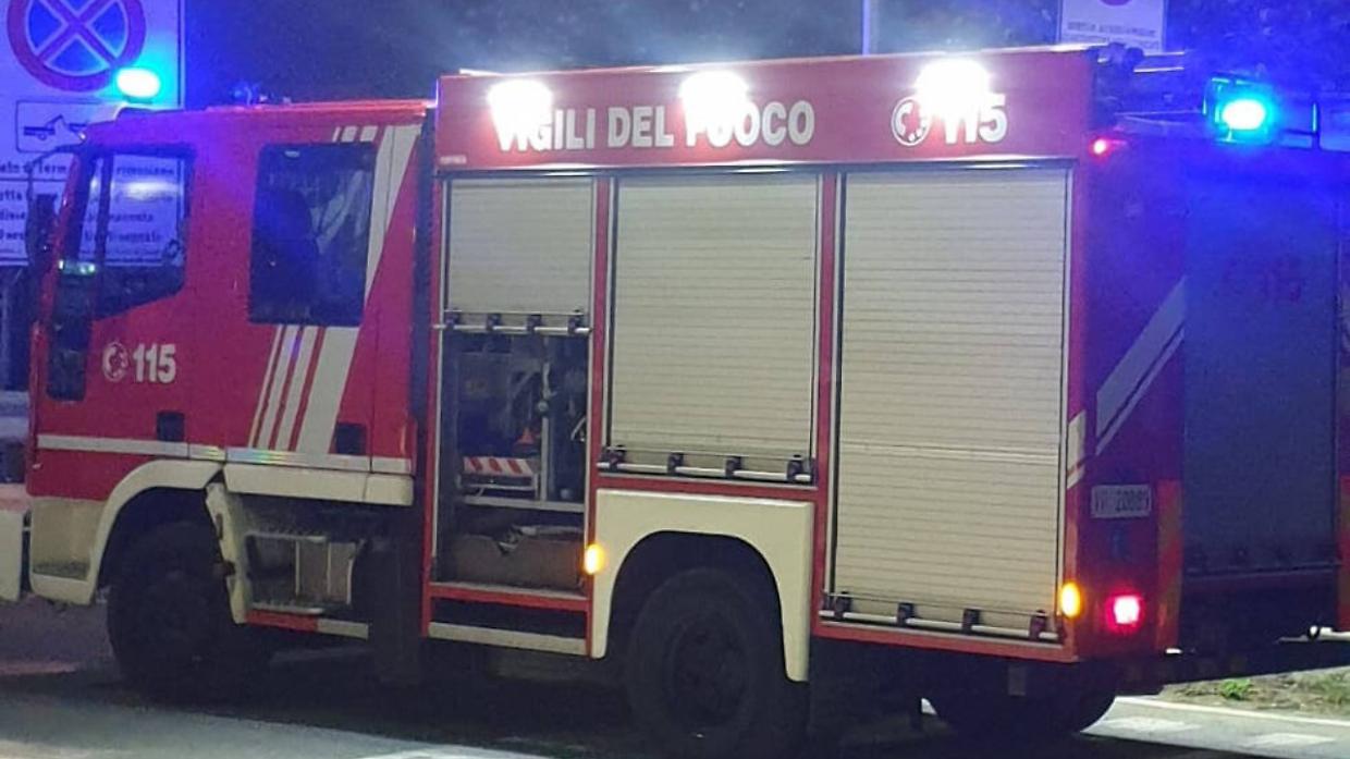 Caprie, odore di gas nei condomini: vigili del fuoco in azione