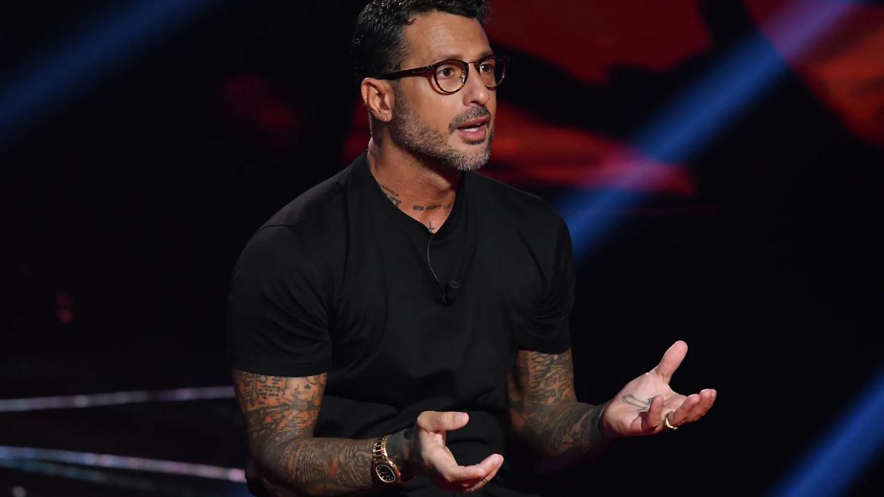 Il paradosso Falsissimo: oscurato ovunque, virale su TikTok