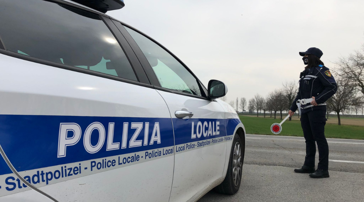 Scontro tra auto e moto nel Quadrilatero Romano: un ferito trasferito in ospedale