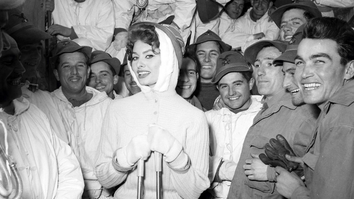 Cortina 1956 rivive in 86 scatti: la magia dei Giochi Olimpici Invernali torna alle Gallerie d&rsquo;Italia