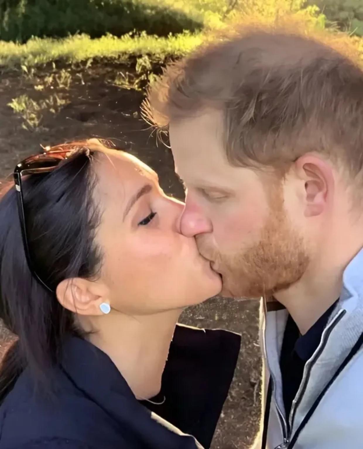 Serie Tv con Meghan e Harrye Buckingham Palace trema