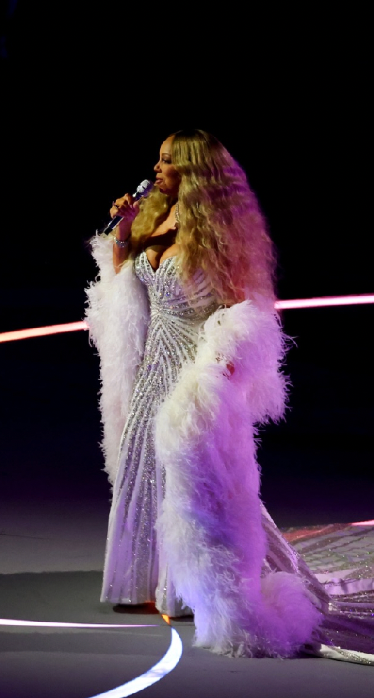Mariah Carey canta "Volare" a San Siro, ecco cosa c&rsquo;era scritto sul gobbo