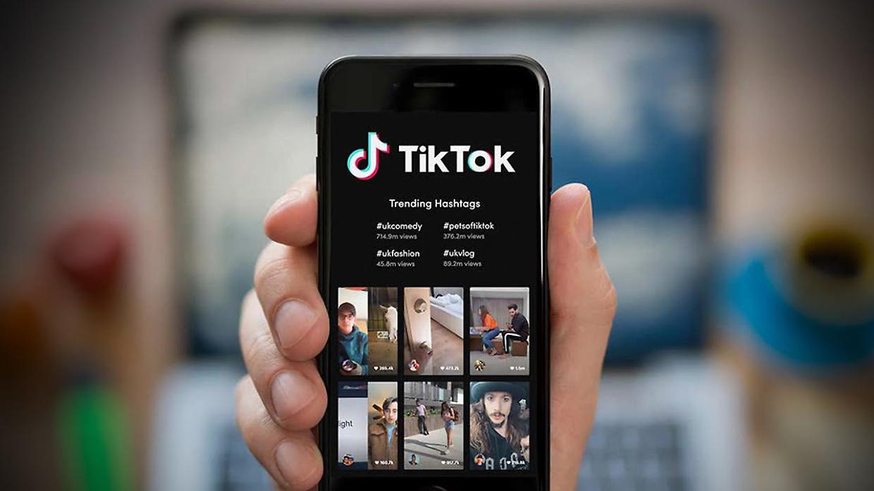 Dipendenza digitale, l&rsquo;UE accusa TikTok: &ldquo;Design pensato per trattenere gli utenti&rdquo;