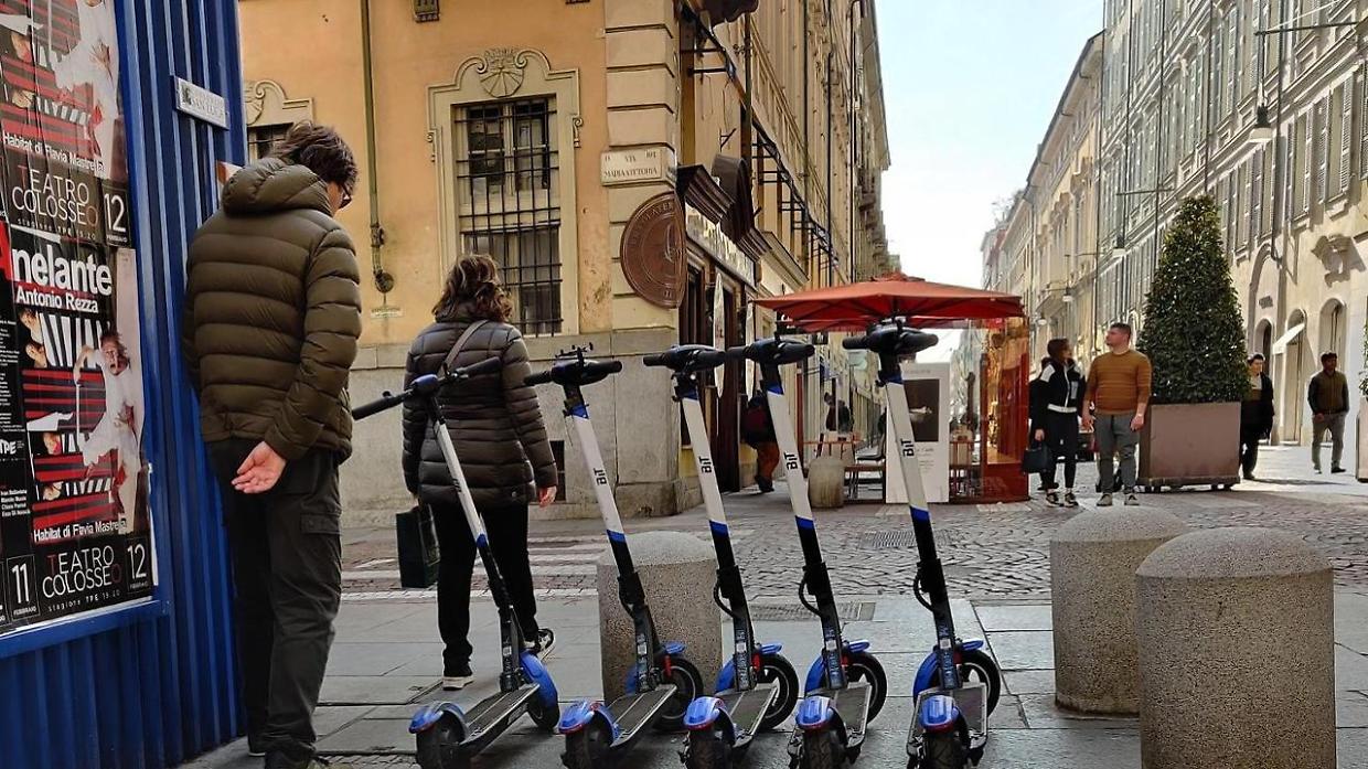 Torino, monopattini e bici: nel 2025 oltre 12 mila multe, una ogni 40 minuti