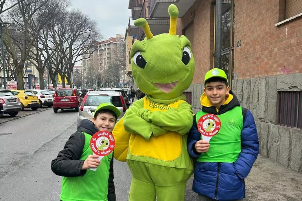 Torino, baby vigili in strada: &laquo;Quei parcheggi sono per chi ne ha bisogno&raquo;