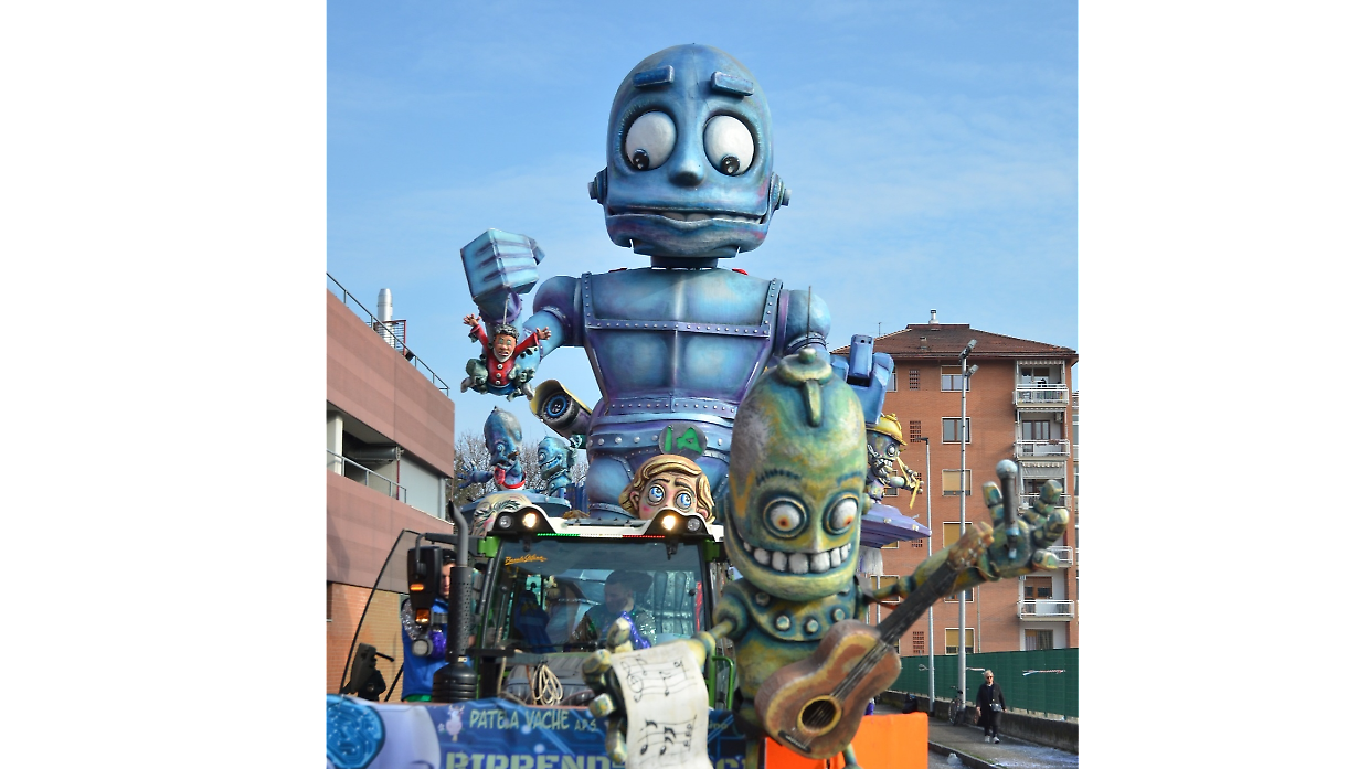 Al Carnevale di Carmagnola tornano i carri allegorici con Re Peperone e la Bela Povronera: ecco il programma