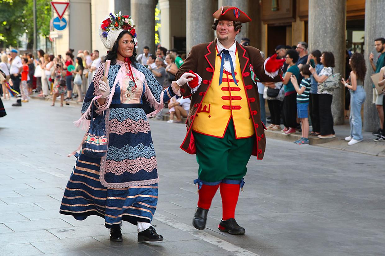 Gianduja in gondola sul Po, a Torino si festeggia il "Carnevale Eridaneo"