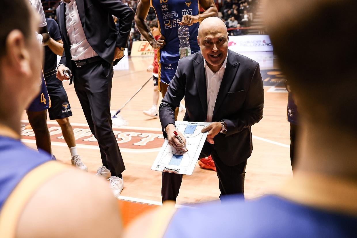 La Reale Mutua va visita alla lanciata Livorno, coach Moretti: &laquo;L'undicesimo posto &egrave; il massimo obiettivo&raquo;