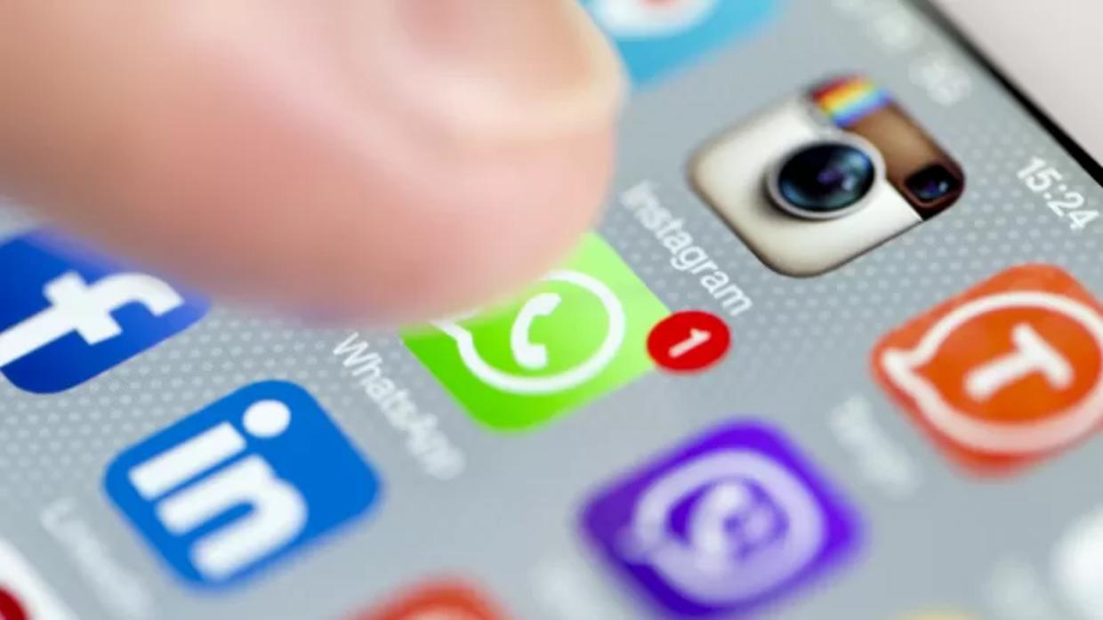 Falso concorso su WhatsApp, scatta l&rsquo;allarme truffa