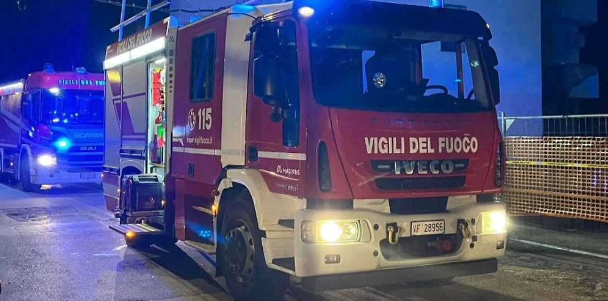 Incendio nel Biellese: rogo in un garage, intervengono i vigili del fuoco